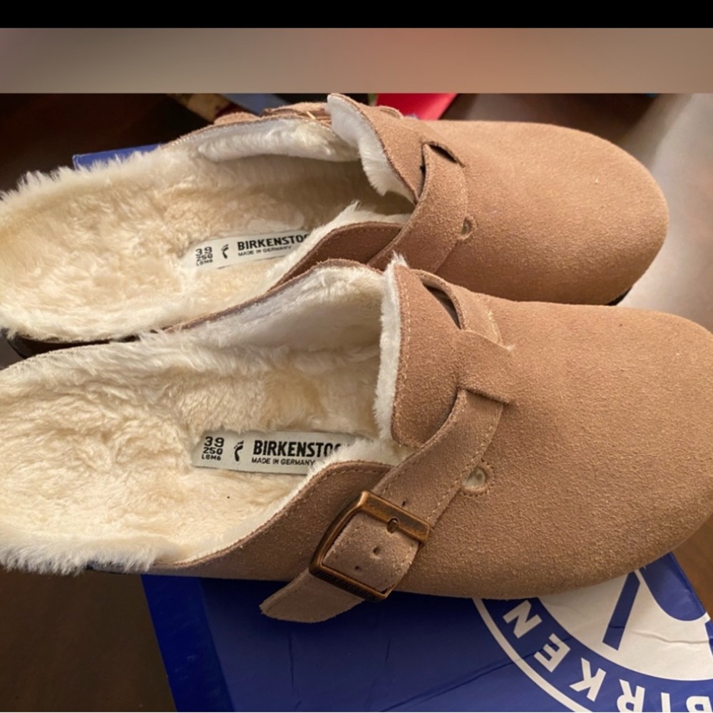 Sherpa-lined suede Boston Clogs Tan color size 39/8-8.5